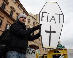 Fabbriche Fiat chiuse 14 giorni. Governo e sindacati attaccano