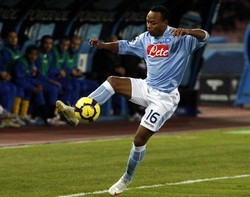 Campania/ Napoli, sventato furto in casa del calciatore Zuniga