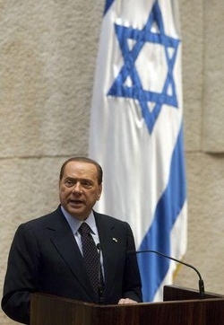 Berlusconi: Israele fermi insediamenti per favorire i negoziati