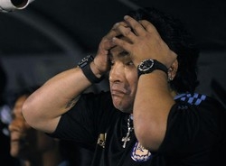 Calcio/ Gaffe di Maradona, convoca cinque giocatori indisponibili