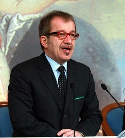 Maroni: Per immigrati ci sarà permesso soggiorno ‘a punti’