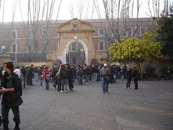Dal Governo “sforbiciata” ai licei. No di opposizione e sindacati