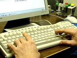 Minori/ Sette adolescenti su 10 hanno un profilo su Facebook