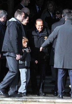 Berlusconi pranza con figli e vertici gruppo, “Sarò padre giusto”
