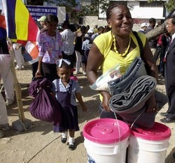 Haiti/Ue invierà missione militare per dare tetto a popolazione