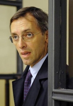 Mills/ Ghedini: Adesso va sospeso processo a Berlusconi