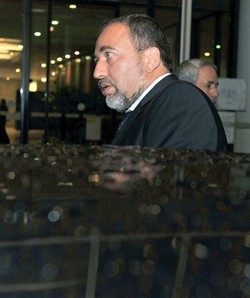 Israele/ Procura deciderà su incriminazione Lieberman