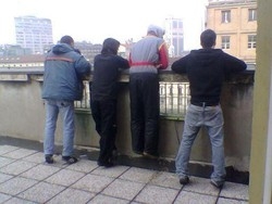 Friuli/ Trieste, legato e stuprato dai compagni durante festino