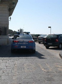 Campania/ Colti in flagrante dopo rapina a gioielleria a Salerno
