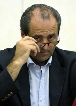 Governo/ Di Pietro avvia raccolta firme per chiedere sfiducia
