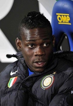 Calcio/Berlusconi ‘tenta’ Balotelli, ma si apre la pista Arsenal