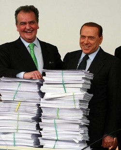 Governo/ Calderoli dà alle fiamme le ‘leggi inutili’ abrogate