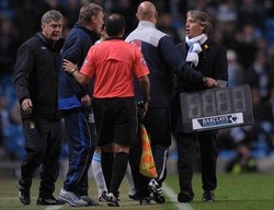 Calcio/ Manchester City ko, Mancini litiga con manager avversario