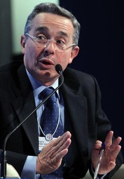 Colombia/ Uribe “non contrario” a scambio prigionieri con le Farc