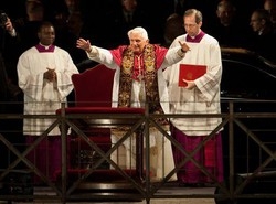 Papa/ Speriamo oltre difficoltà che sembrano far crollare tutto