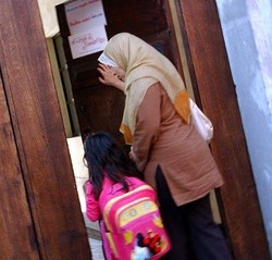 Immigrati/ Fini: Serve rispetto, ricordare emigrazione italiana