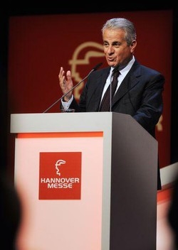Governo/ Scajola, “è solido e va avanti con programma”