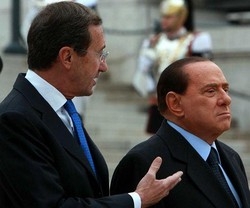 Pdl, Berlusconi aspetta la mossa di Fini: Ma non mi farò logorare