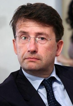 Riforme/Franceschini: Premier inaffidabile ma non trascinare Fini