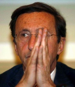 Pdl/ Fini: Cicchitto deve dimettersi? Questo lo deciderà partito