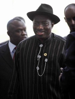 Nigeria/ Goodluck Jonathan ha giurato come presidente