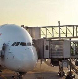 New York/ Jfk, passeggero sospetto bloccato su aereo Emirates