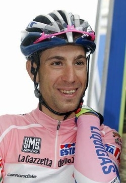Giro/ Il francese Pineau vince in volata la quinta tappa