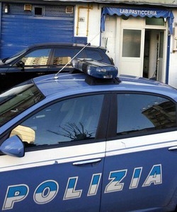 Denuncia il padre che non vuole più mantenere: è un falso cieco