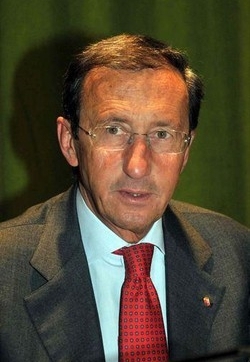 Fini: Cresce sfiducia in politica ma anche desiderio cambiamento