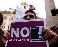 Pdl vuole chiudere su intercettazioni; Pd contro legge-bavaglio