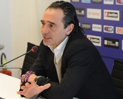 Calcio/ Abete: Confermo contatto con la Fiorentina per Prandelli
