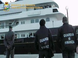 Mega-yacht nella tempesta dopo sequestro panfilo Briatore