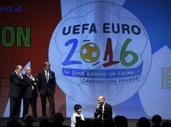 Euro 2016/ L’Uefa sceglie la Francia, bocciate Italia e Turchia