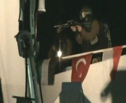 Israele assalta nave pace: 9 morti. Netanyahu difende militari