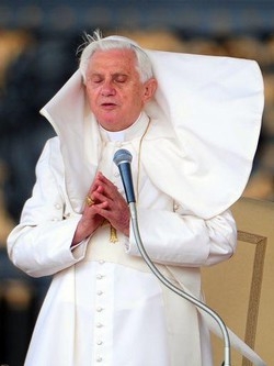 Papa: pregate per il mio viaggio a Cipro e per i cristiani in M.O