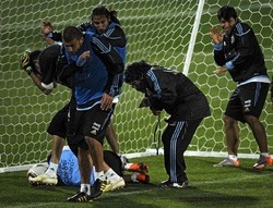 Mondiali/ Maradona si diverte, l’Argentina si allena a pallonate