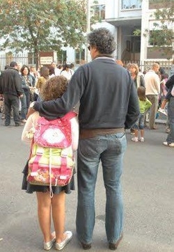 Scuola/ Tempo pieno, a Roma prof e genitori protestano in mutande