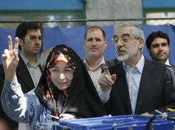 Iran/ La moglie di Mousavi: pronta alla forca, popolo resisterà