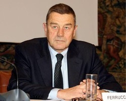 Manovra/ Medici,a rischio 10mila interventi. Fazio:No allarmismi