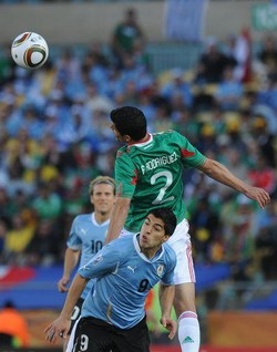 Mondiali/ Gruppo A: Messico-Uruguay 0-1, entrambe qualificate