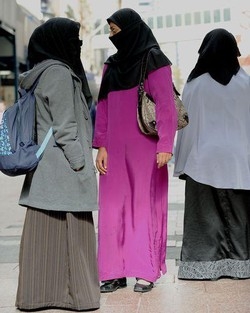 Burqa/ Spagna, Senato approva mozione per richiedere divieto