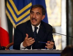 Manovra/ La Russa: No tagli tredicesime,Tremonti eliminerà norma