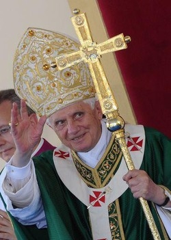 Papa/ Giovani oggi frenati da difficoltà economia e falsi modelli