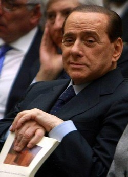 Berlusconi ferma le ‘sue’ correnti, con Fini scontro dopo manovra