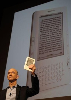Editoria/ Amazon vende più e-books che libri tradizionali