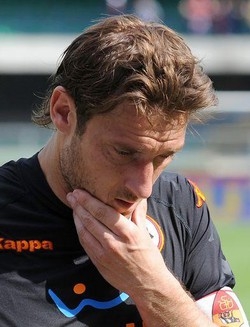 Calcio/ Procura Figc: deferito Totti per frasi su Inter e arbitri