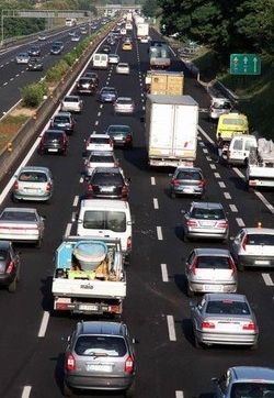 Vacanze/ Traffico Autosole, 2 incidenti bloccano direzione Milano
