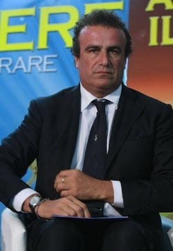 Nel Pdl ‘processo’ a Granata. E lui: “Prima Cosentino e Verdini”