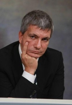 Pd/ Vendola: Mi sento fino in fondo prigioniero di un dovere