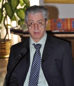 Bossi: Irpef e Iva ai Comuni. Poi arriva la frenata di Calderoli